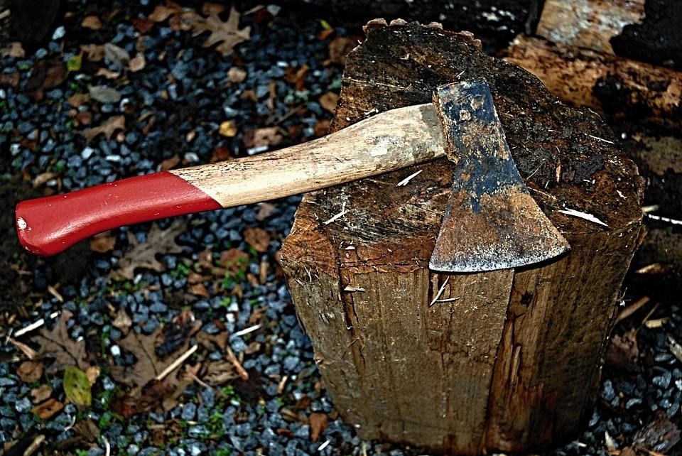 Снимка Pixabay
Масов бой с лопати брадви и сопи е станал
