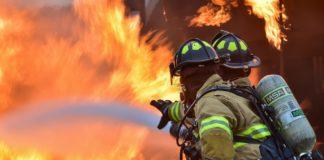 Пожарникари