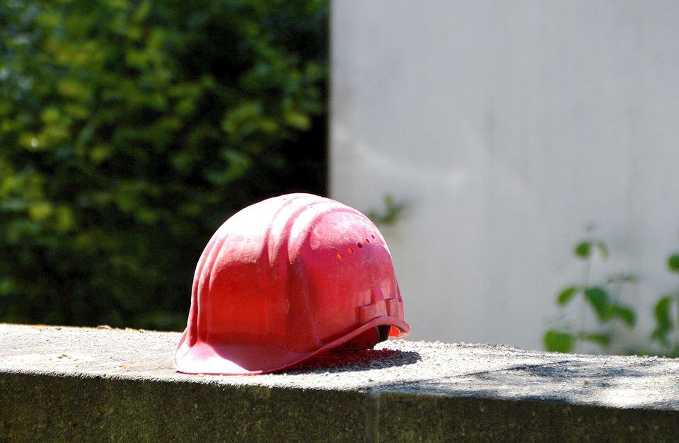 47-годишен мъж е загинал, след като паднал от строително скеле
