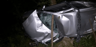 Преобърната кола