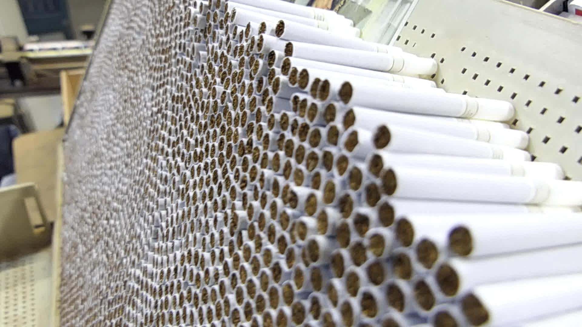 Нелегална фабрика за производство на цигари бе разкрита от служители