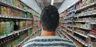 Мъж в магазин