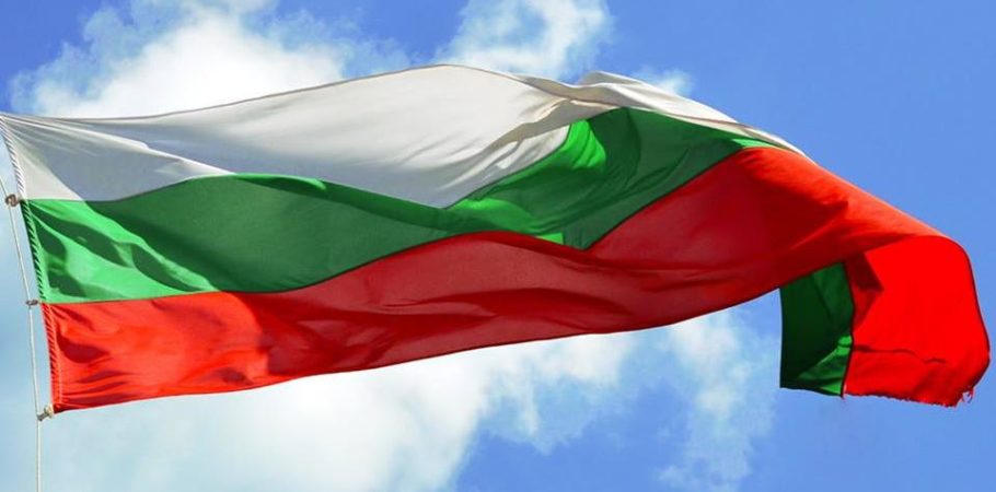 17 годишен младеж запали българското знаме в района на Павел баня Това
