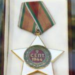 Учреден е с указ от Президиума на XXVI Обикновено Народно събрание на 9 септември 1945 г. Първоначално се присъжда от Президиума на Народното събрание, а след 1971 г. от Държавния съвет на НРБ на български и чужди граждани за участие във въоръженото въстание на 9 септември 1944 година. Също така и за установяване и укрепване на народната власт. По статут орденът има три степени и два класа, с мечове за военни дейци и без мечове за граждански лица. Първи с орден „9 септември 1944“ I-ва степен с мечове е удостоен Георги Димитров, министър-председател на България 1946-1949 г.