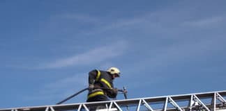 Пожарникар