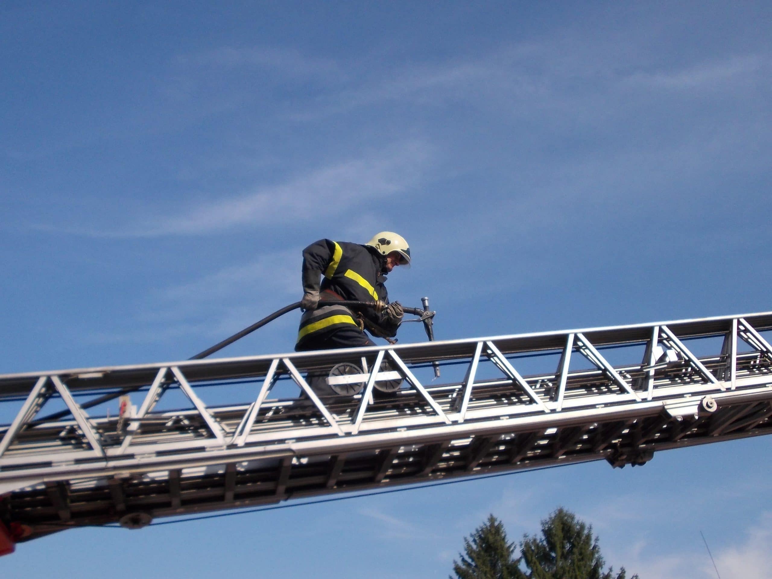 Пожарникари са помогнали на дете в нужда в Попово съобщиха