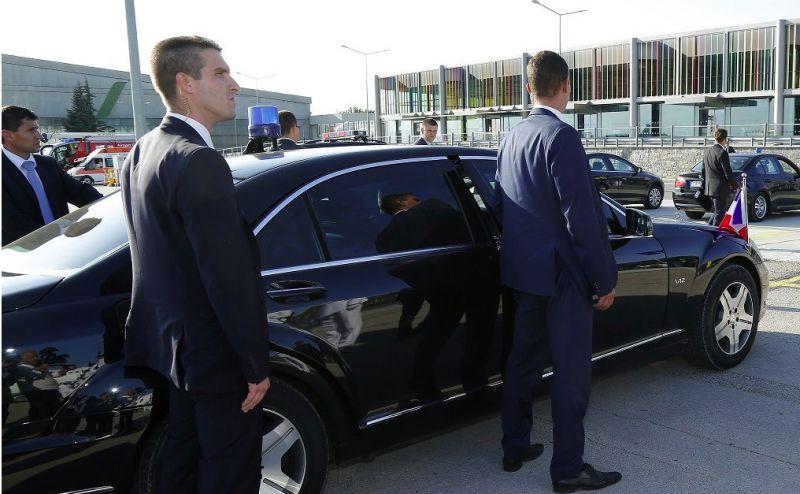 Двама служители на Националната служба за охрана НСО са били