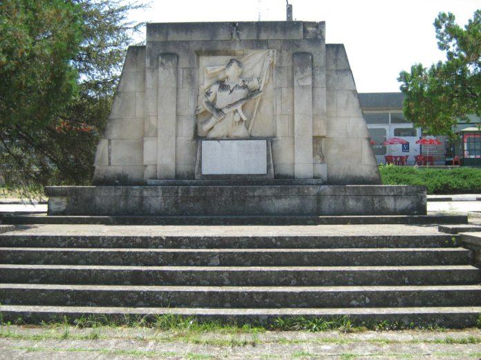 Военен паметник край Смядово. Снимка: община Смядово