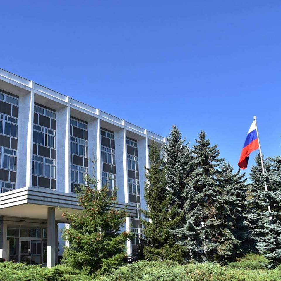 Посолството на Русия в България отрече връзка с бомбените заплахи
