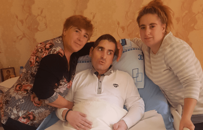 Стоян и близките му. Снимка: HelpKarma