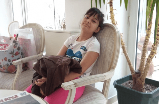 малката Поли