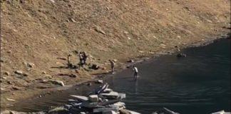 Мъже се къпят в Сълзата