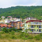 Апартаменти и къщи