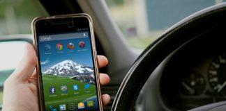 Телефон, кола