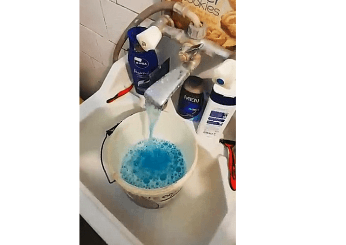 Синя вода тече в Мездра