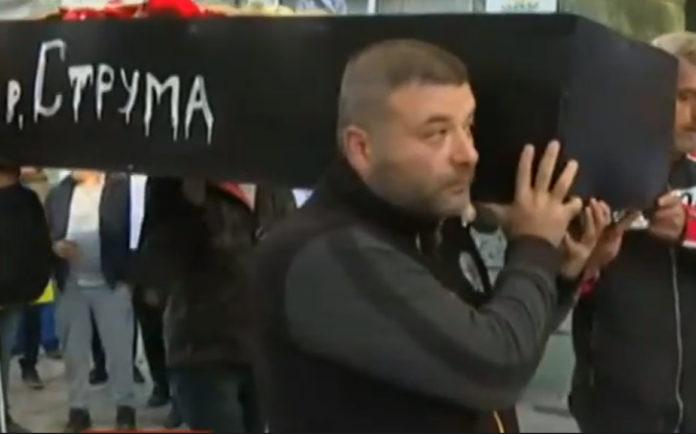 Протест в Перник заради замърсяването на река Струма