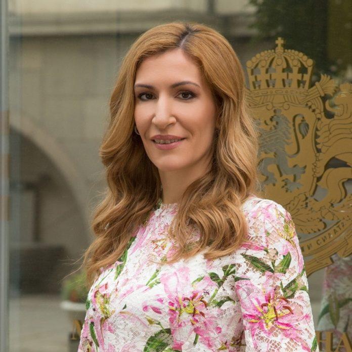 Николина Ангелкова