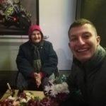 Момчето и продавачката. Снимка: Фейсбук, Ivo Yordanov‎