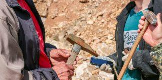 Археолози, Дебелт