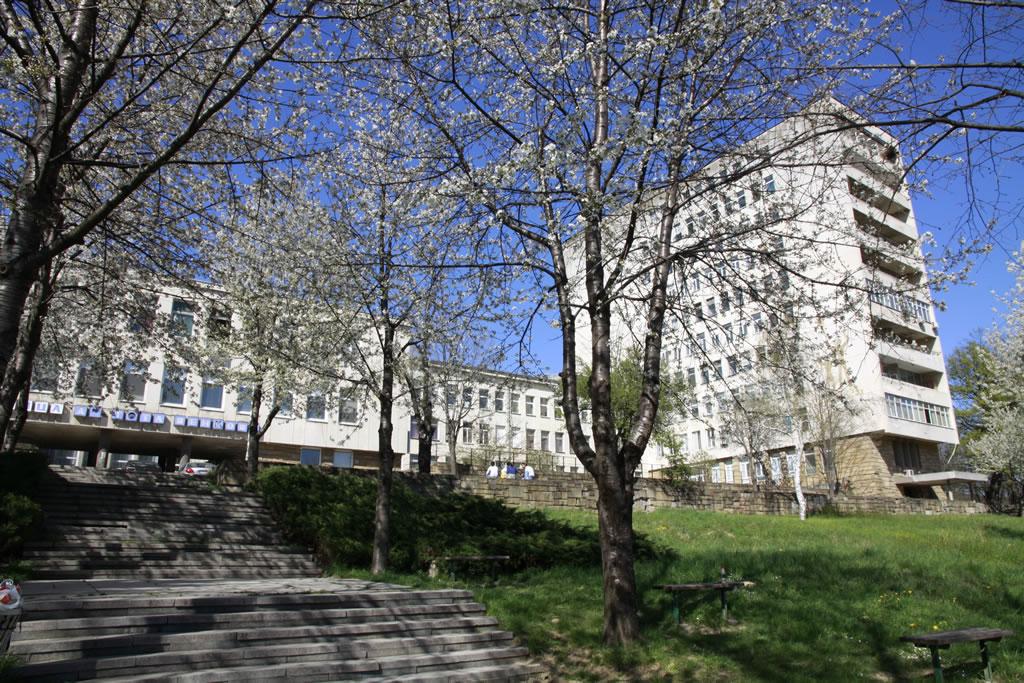 13 годишно момиче е в МБАЛ Габрово след като е било пометено