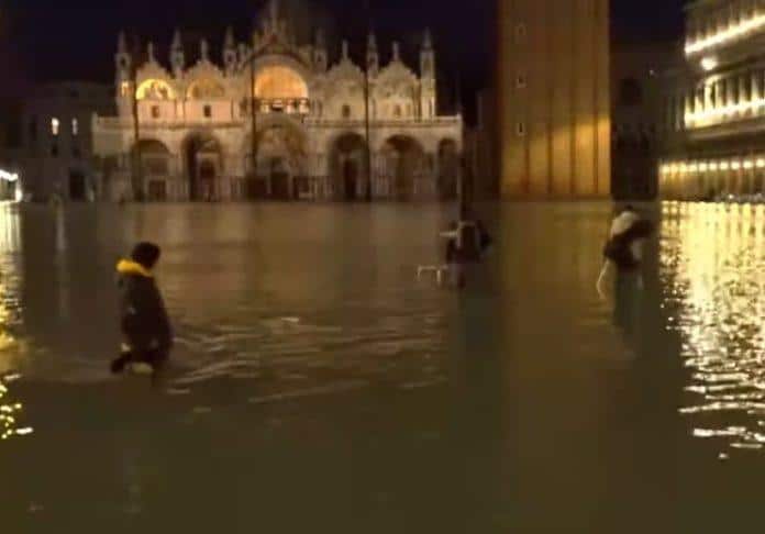 Наводнения във Венеция