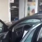 Кола се вряза в магазин в Пловдив