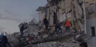 Руини след труса в Албания