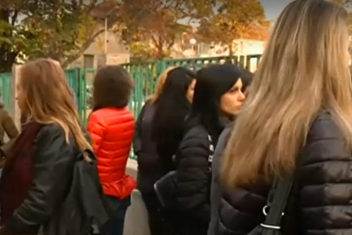 Протест в подкрепа на помощник-възпитателката Стефка Табакова от ДГ 