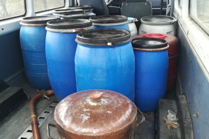 Бидони с ракия без платен акциз