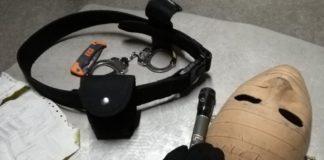 При извършените обиски са били иззети маски, щанги, 15 000 лева, отвертки