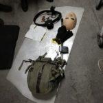 При извършените обиски са били иззети маски, щанги, 15 000 лева, отвертки