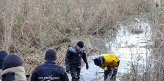 Претърсване на мястото на убийството
