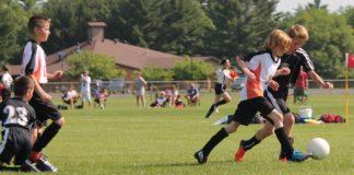 Спортуващи деца