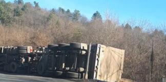 ТИР се преобърна в Ришкия проход