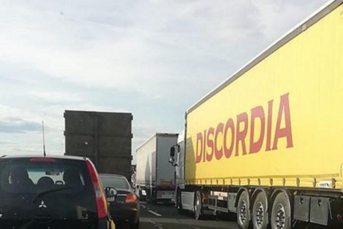 Огромно задръстване на 112-ия километър на АМ Тракия заради тежка катастрофа