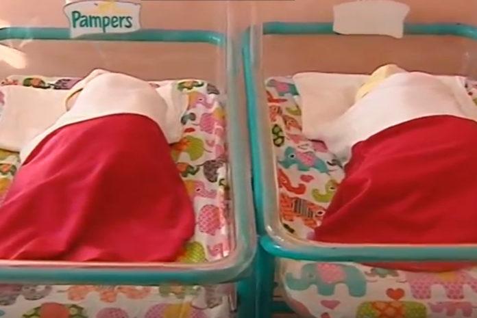 Във Варна изписват бебета в коледни чорапчета