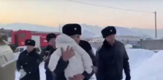Спасиха две бебета от разбилия се самолет в Казахстан