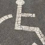 Паркинг място с хора с увреждания