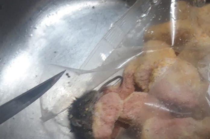 Жена намери замразена мишка в пилешки хапки