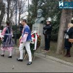 Поднасяне на венци пред паметника на Христо Ботев в Бургас