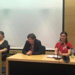 Малина Крумова (в средата)