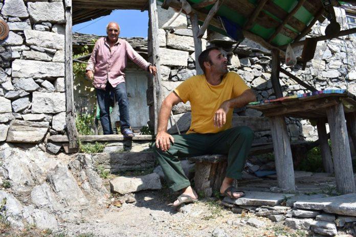 Бащата и синът. Снимка: Фейсбук, Ивайло Мирчев Екскурзовод