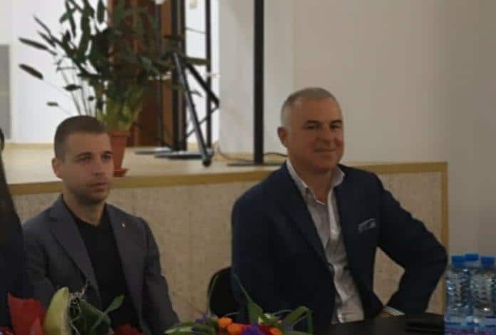 Кметът Апостол Апостолов и народният представител Стефан Апостолов