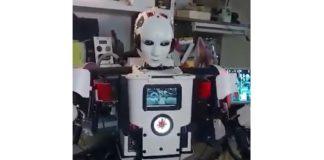 Роботът Роки