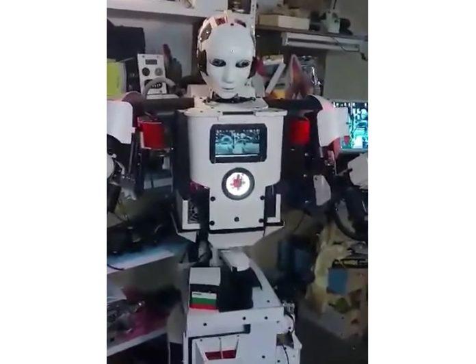 Роботът Роки