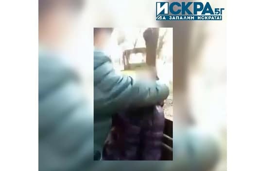 Кадри с насилие между деца