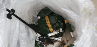 Празни кутии от кафе и закачалка