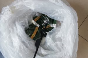 Празни кутии от кафе и закачалка