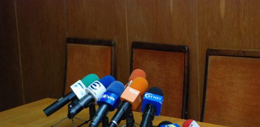 Журналисти