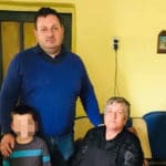 Адвокат Петър Николов с едно от децата и бабата